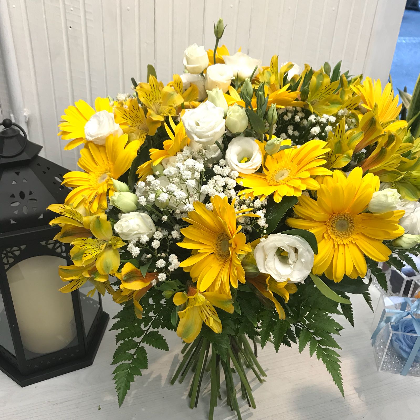 Bouquet fiori gialli e bianchi - Consegna Fiori a Napoli