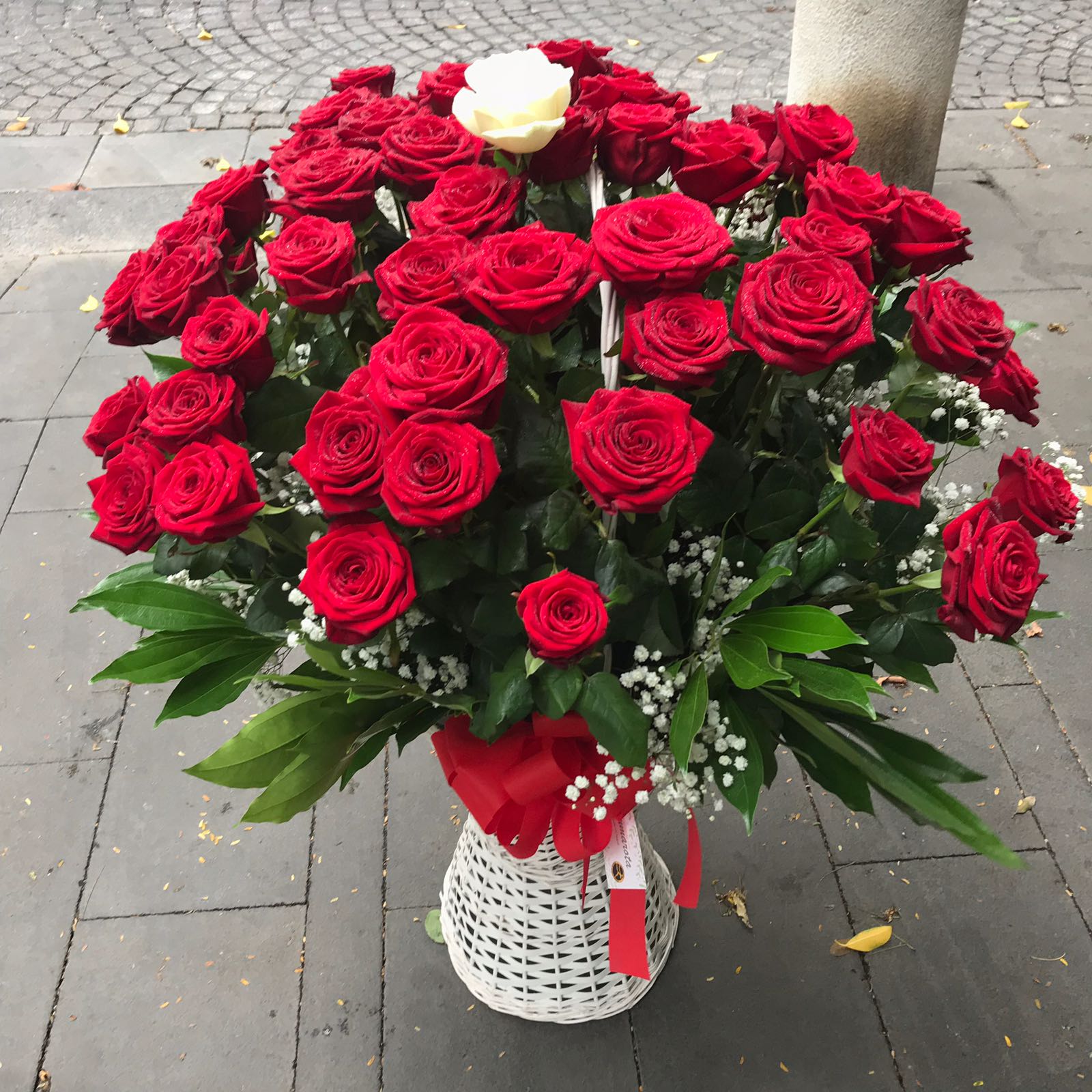 50 Rose Rosse Extra In Cesto