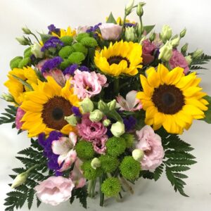 Bouquet di fiori misti con girasoli